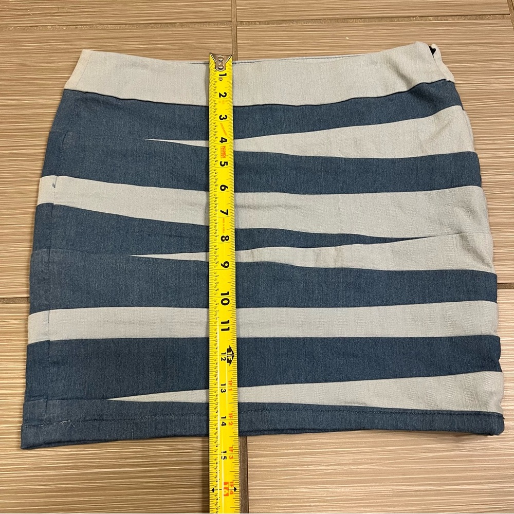 Tommy Blue Jean Patterned Denim Skirt Womens Size 0 - Picture 5 of 6